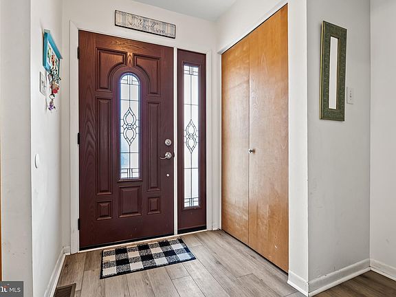 5th image of 103 E 55th St