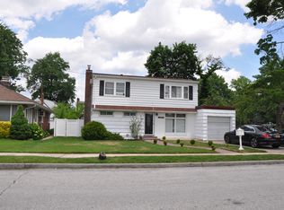 1372 Jefferson St, Floral Park, NY 11001