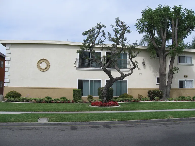 Parkridge Apartments — Photo 11