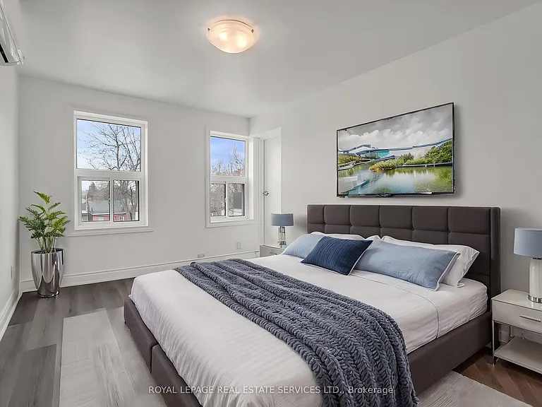 2820 Danforth Ave #302 — Photo 8