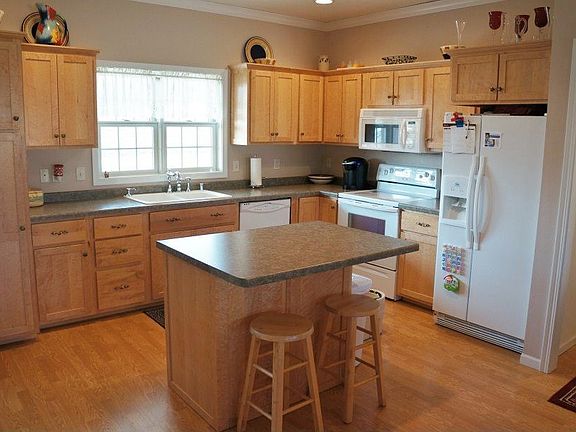 2nd image of 21574 Somerset Downs Ln
