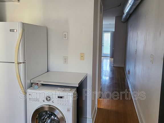 4th image of 1641 W Cary St #2