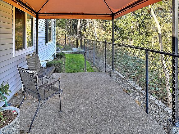 4th image of 5315 57th Avenue Ct W