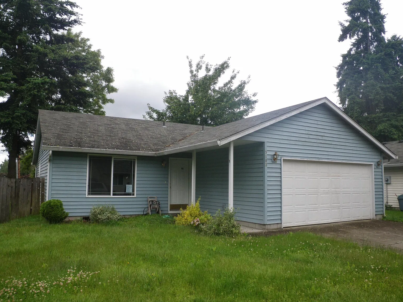 3 bed, 1096 sqft, $2,190 — Photo 1