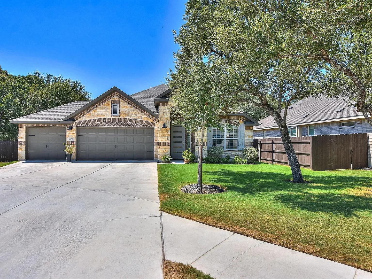 3 bed, 2.0 bath, 2017 sqft, $2,450 — Photo 1