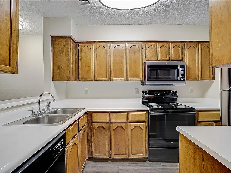 4013 1/2 Menchaca Rd #3 — Photo 4