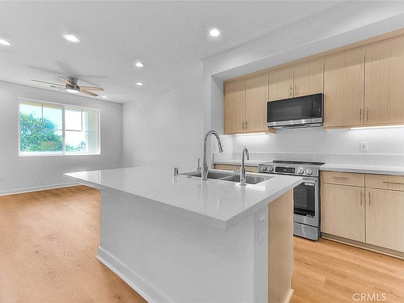 3rd image of 149 N 1st Ave