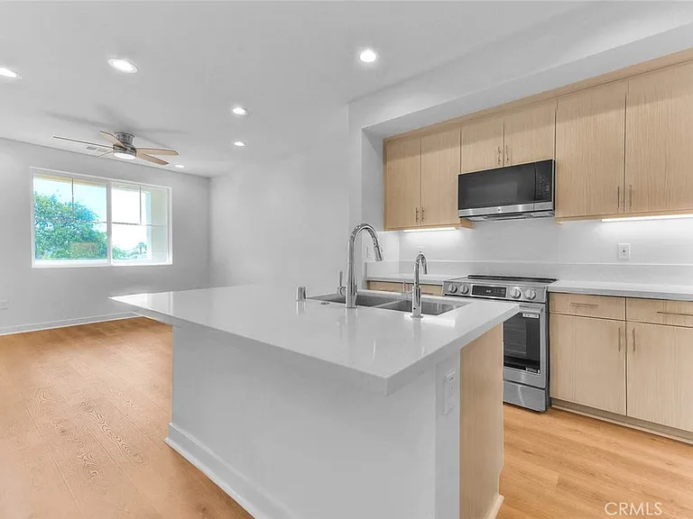 149 N 1st Ave — Photo 3