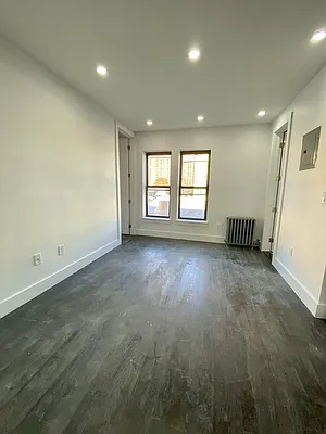 Rented by City Prime Commercial Realty  | media 16