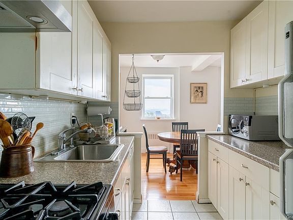 5th image of 377 N Broadway APT 606