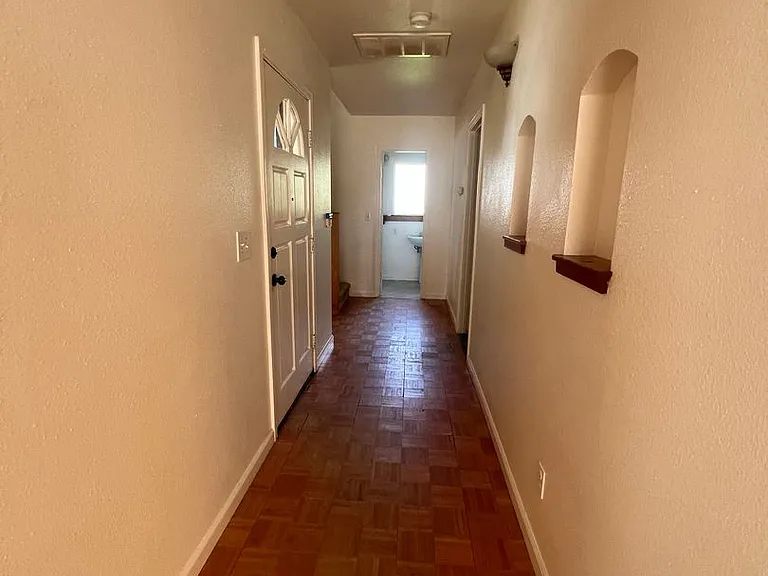 5017 10th Ave — Photo 3