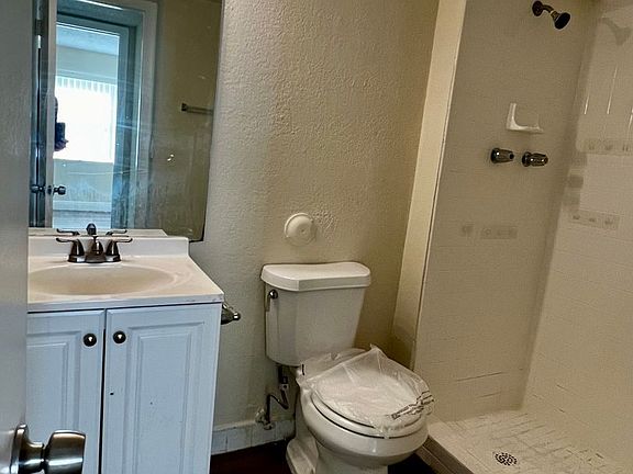 5th image of 4215 N University Dr APT 114