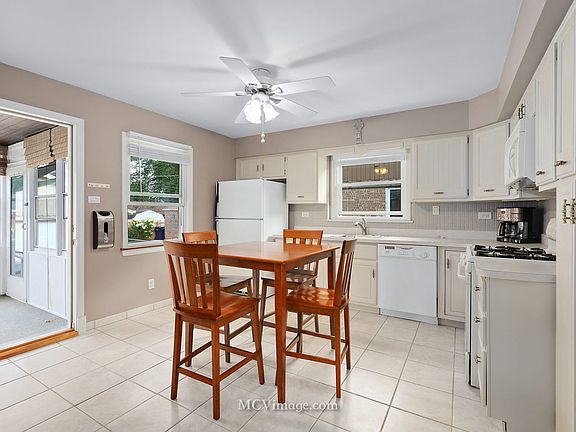 5th image of 9821 S Trumbull Ave