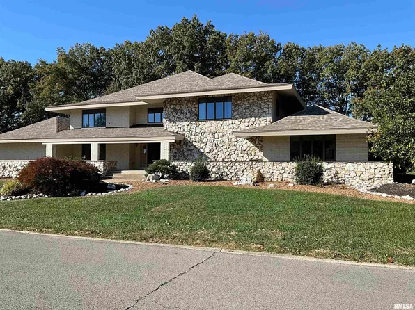 206 Dinah Ln, Marion, IL 62959
