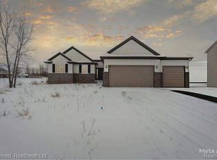 1419 Woodlake Ln, Grand Blanc, MI 48439