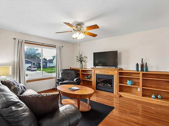 3rd image of 3612 King Dr SW