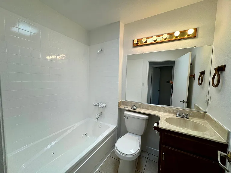 12048 Culver Blvd — Photo 11