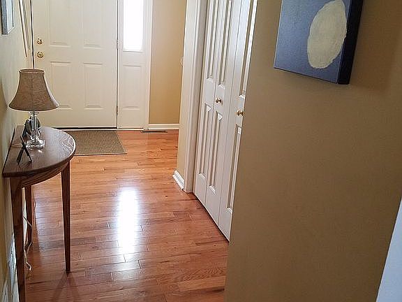 4th image of 30 Thomas Dr