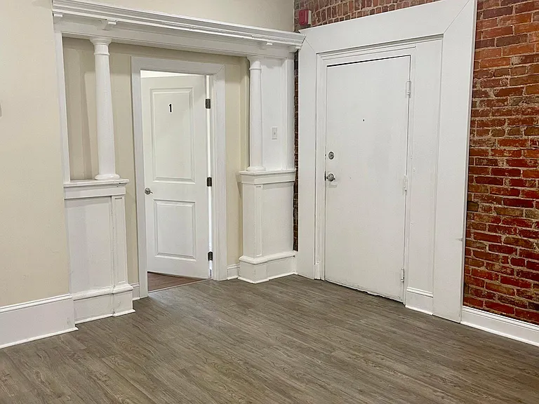 Alexandria Apartments — Photo 20