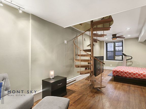3rd image of 420 W 47th St APT 1E