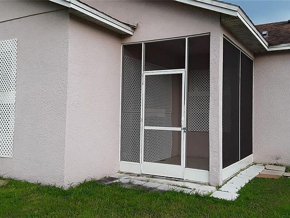 3rd image of 1107 Doncaster Ct
