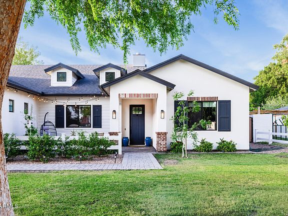 3rd image of 3216 E WELDON Avenue