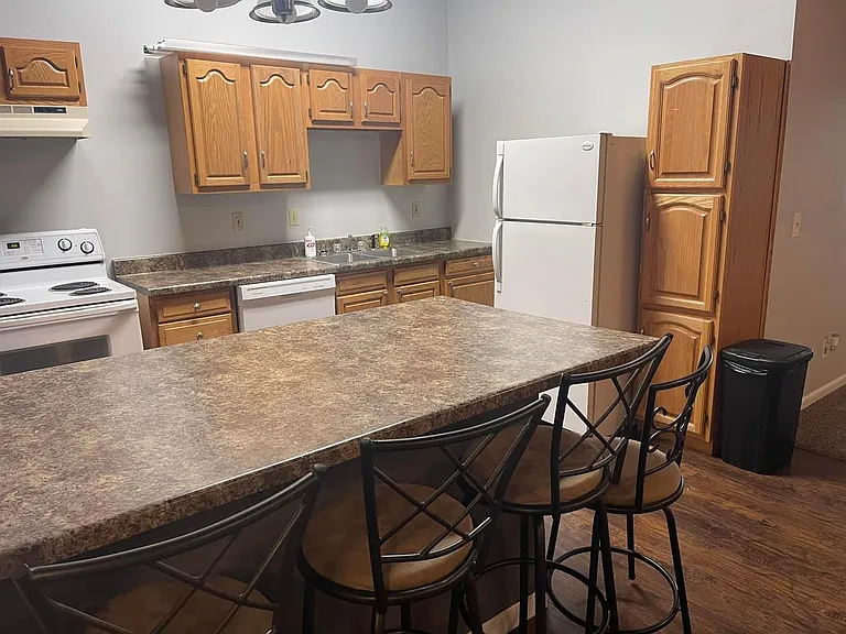 1609 Broadway Ave #B — Photo 9