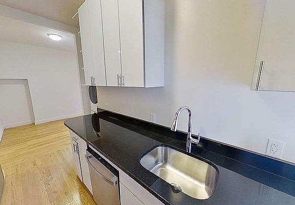 4th image of 234 Thompson St APT 22