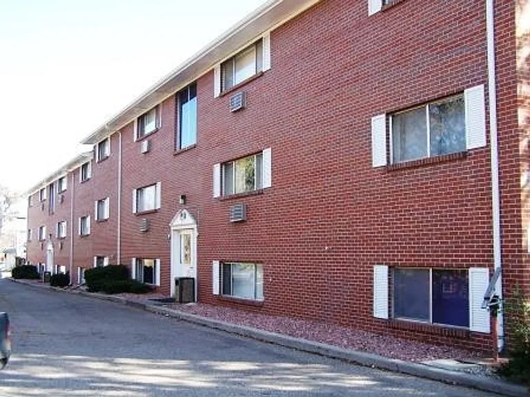Knight Apartments and Sunlight Townhomes - located in historic downtown Greeley! — Photo 17