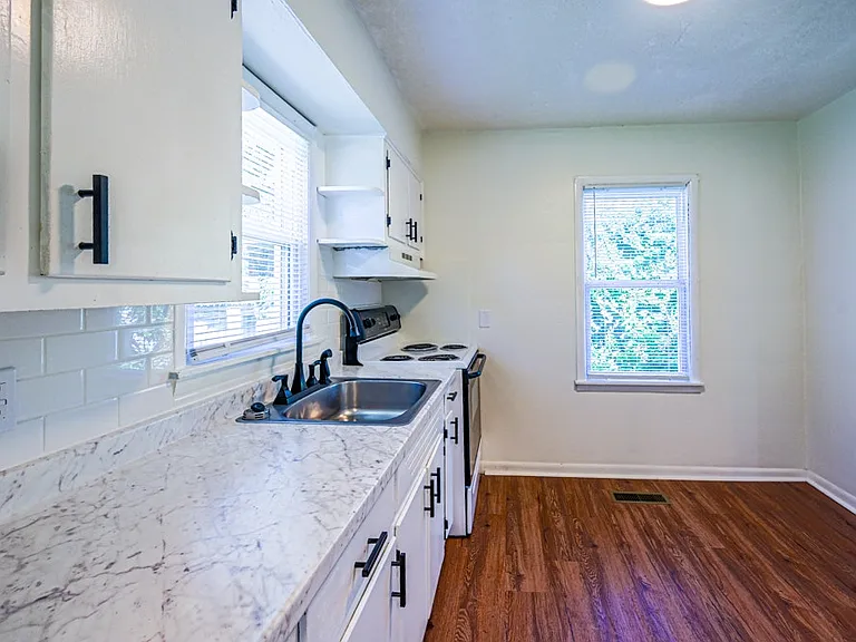 1909 Taylor Ave — Photo 6