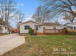 954 Sluyter St SE, Kentwood, MI 49508