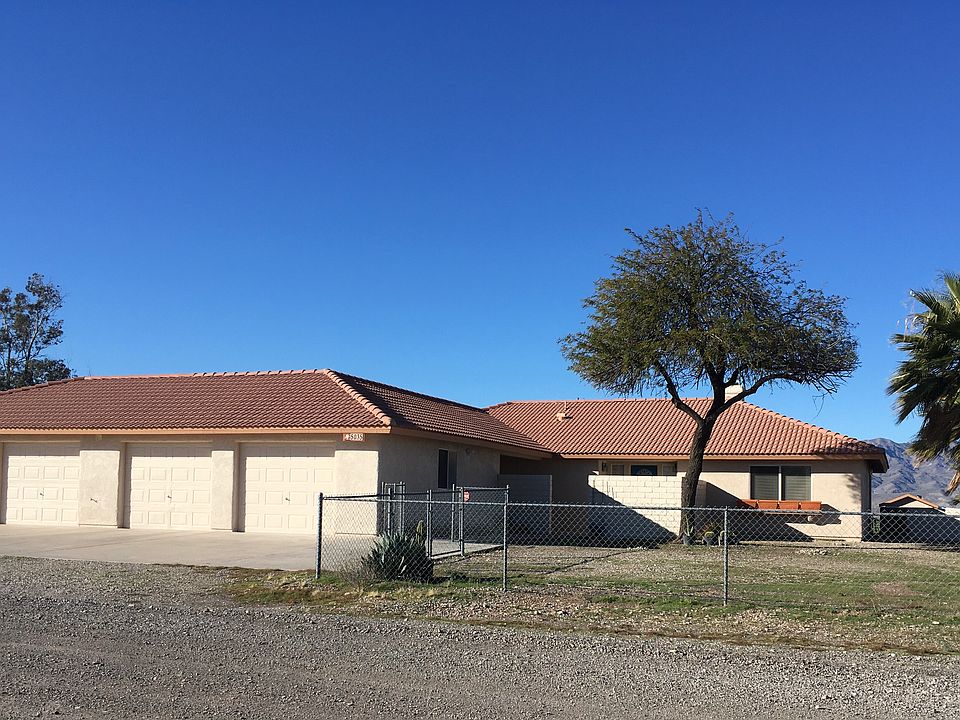4 car garage & VIEWS!! 