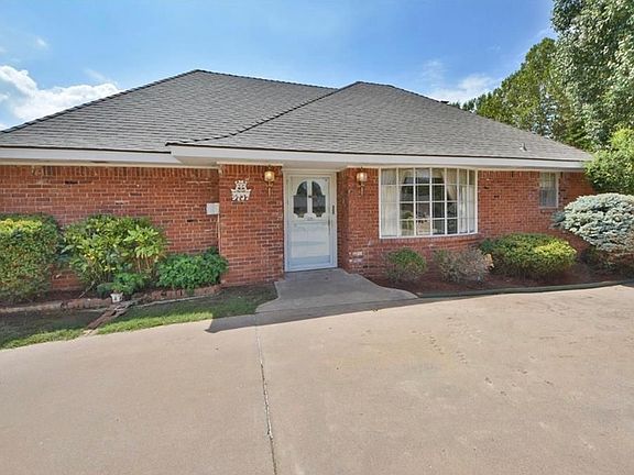 3rd image of 9737 S Manor Cir