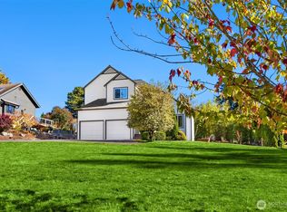 534 Azalea Ave NE, Bainbridge Island, WA 98110