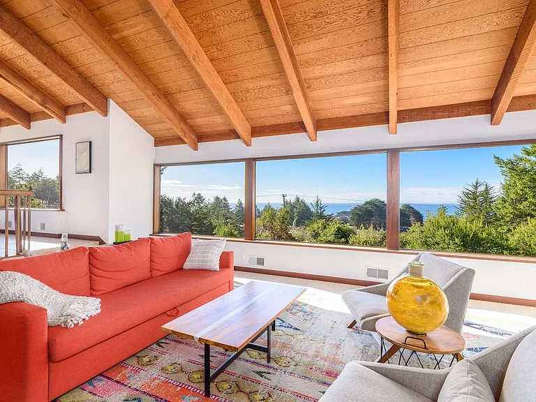 38051 Foothill Close — Photo 12