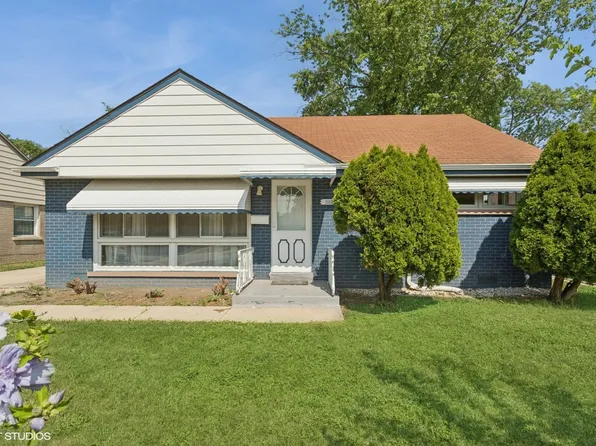 1113 Bristol Ave, Westchester, IL 60154