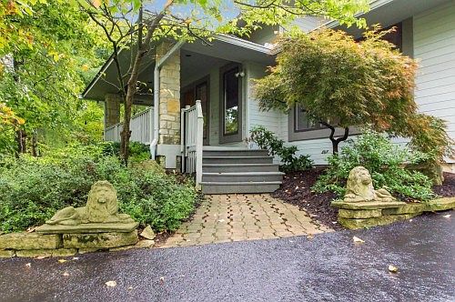 3rd image of 5825 Saint Anns Ct