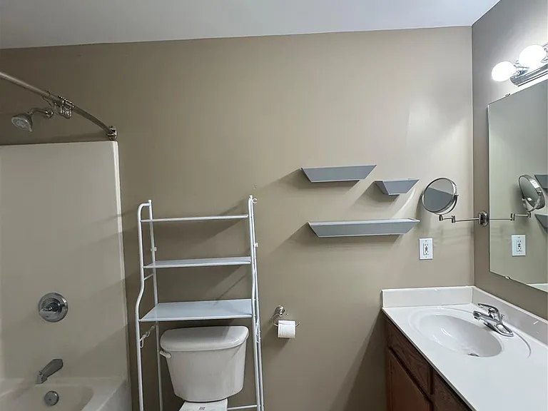 1025 Church St — Photo 11