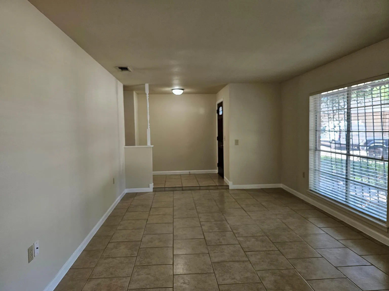 3 bed, 1704 sqft, $1,875 — Photo 1