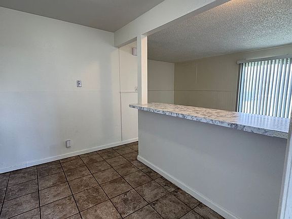 4th image of 938 N A St #H