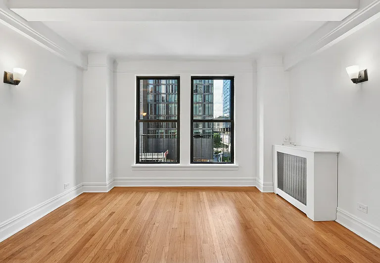 440 W 34th St #5E — Photo 1