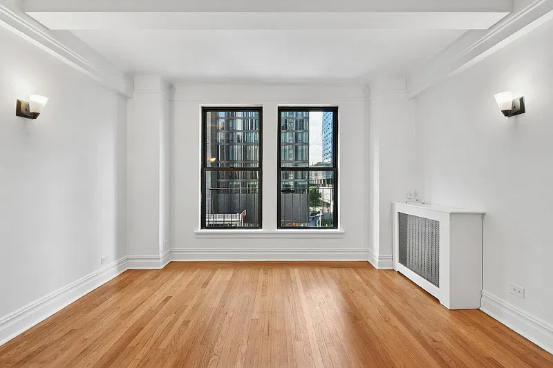 440 W 34th St #3E