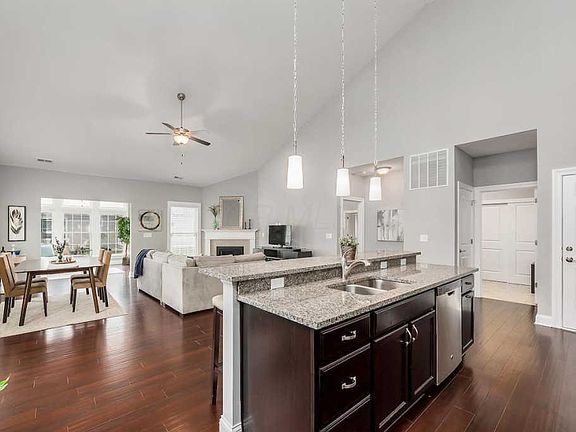 4th image of 4660 Saint Andrews Dr