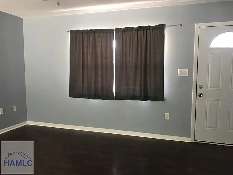 454 Elm St — Photo 3