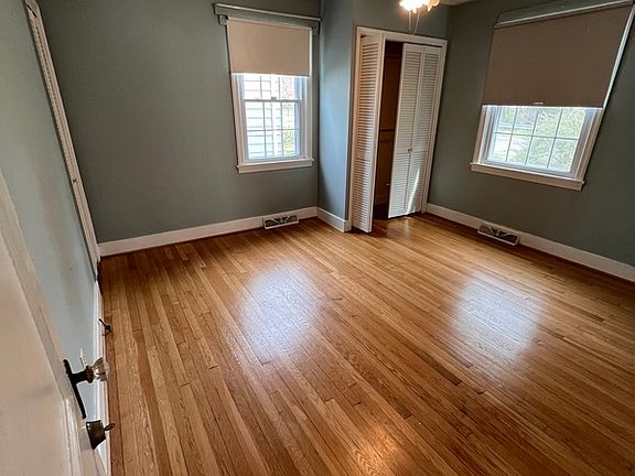 4th image of 810 W 46th St