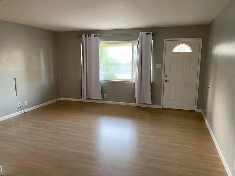 513 Piazza Dr #B — Photo 3