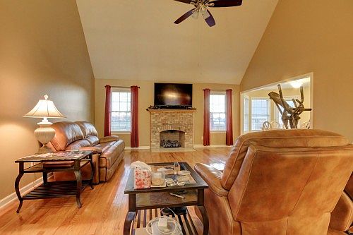 3rd image of 4285 N Woodstock Dr