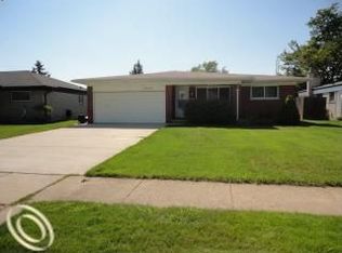34127 Brookshire Dr, Sterling Heights, MI 48312