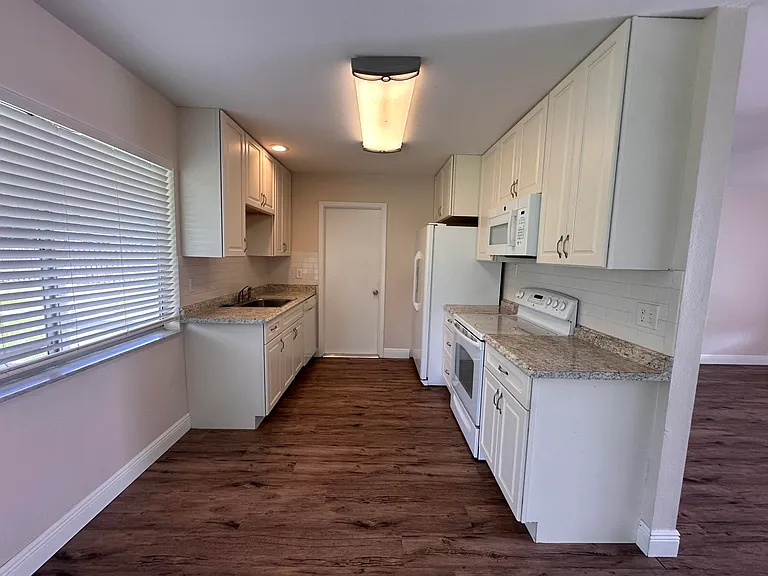 1331 SE Mohave St — Photo 2