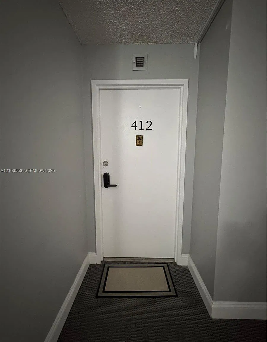 Watergate Condominium No — Photo 2
